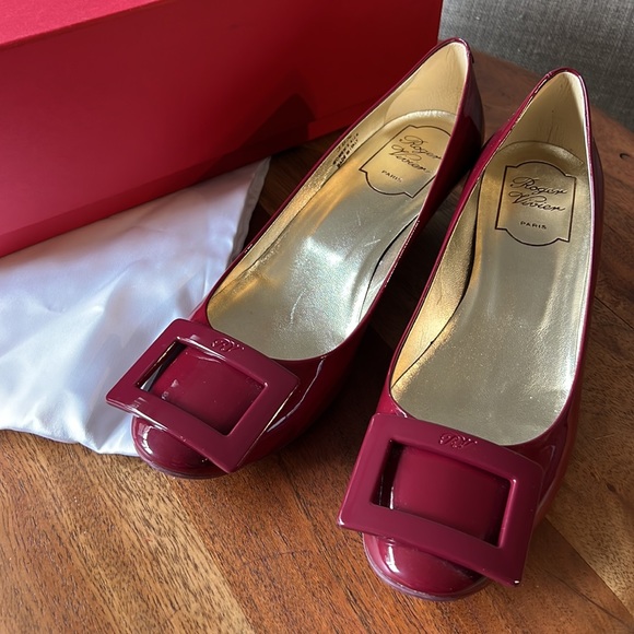 Auth Roger Vivier Classic pump 36.5